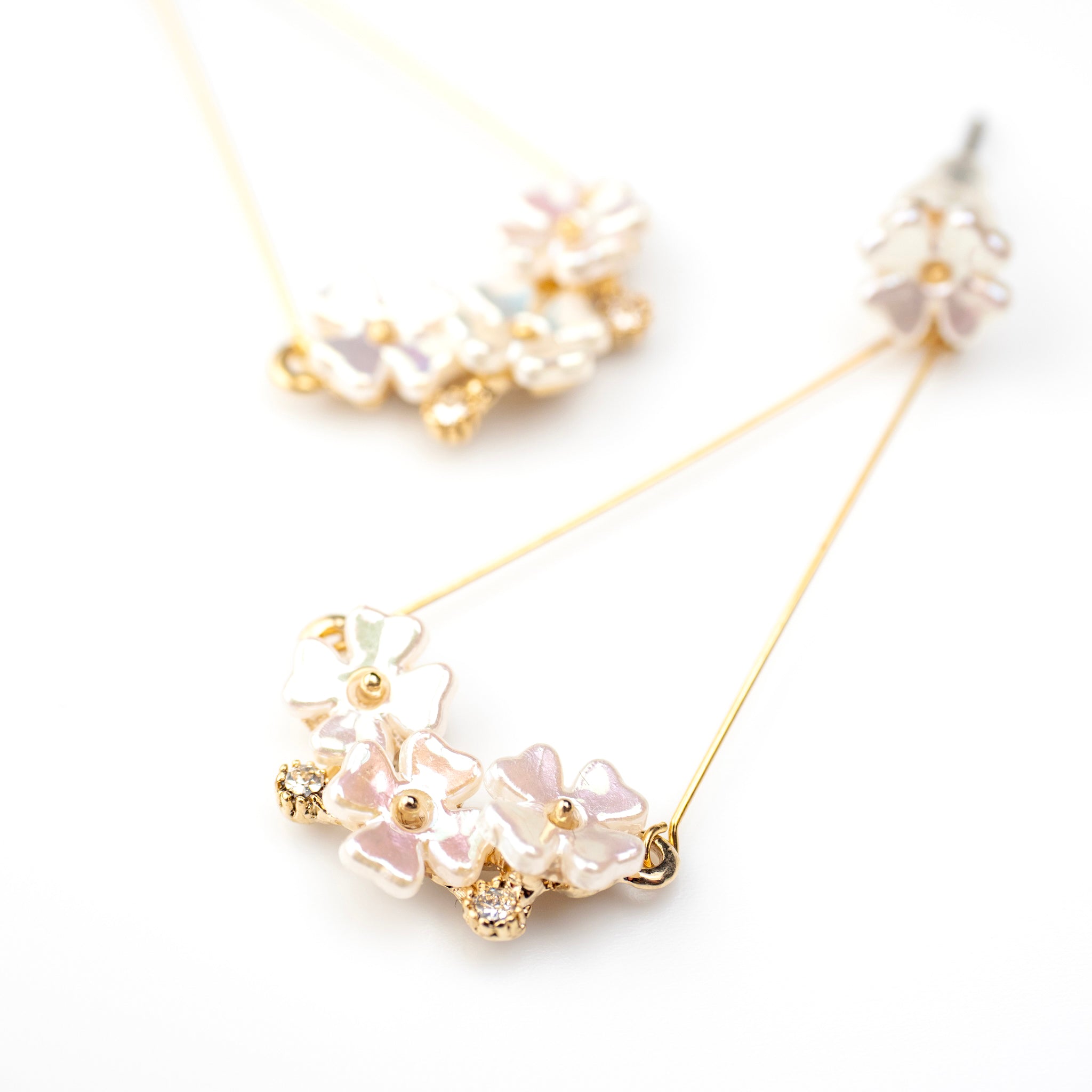 フラワーピアス A パールホワイト