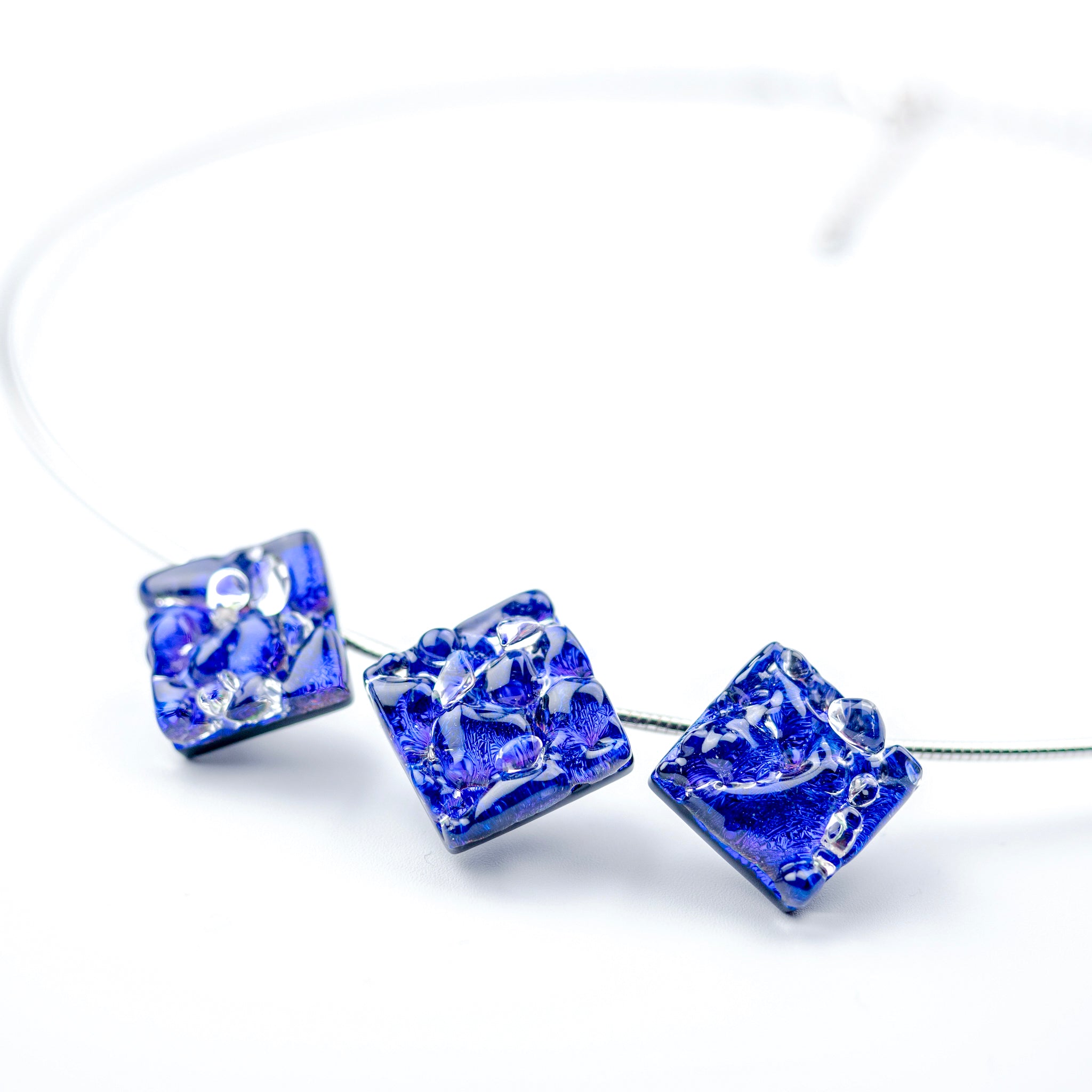 リフレクトネックレス 3連ワイヤー ディープブルー