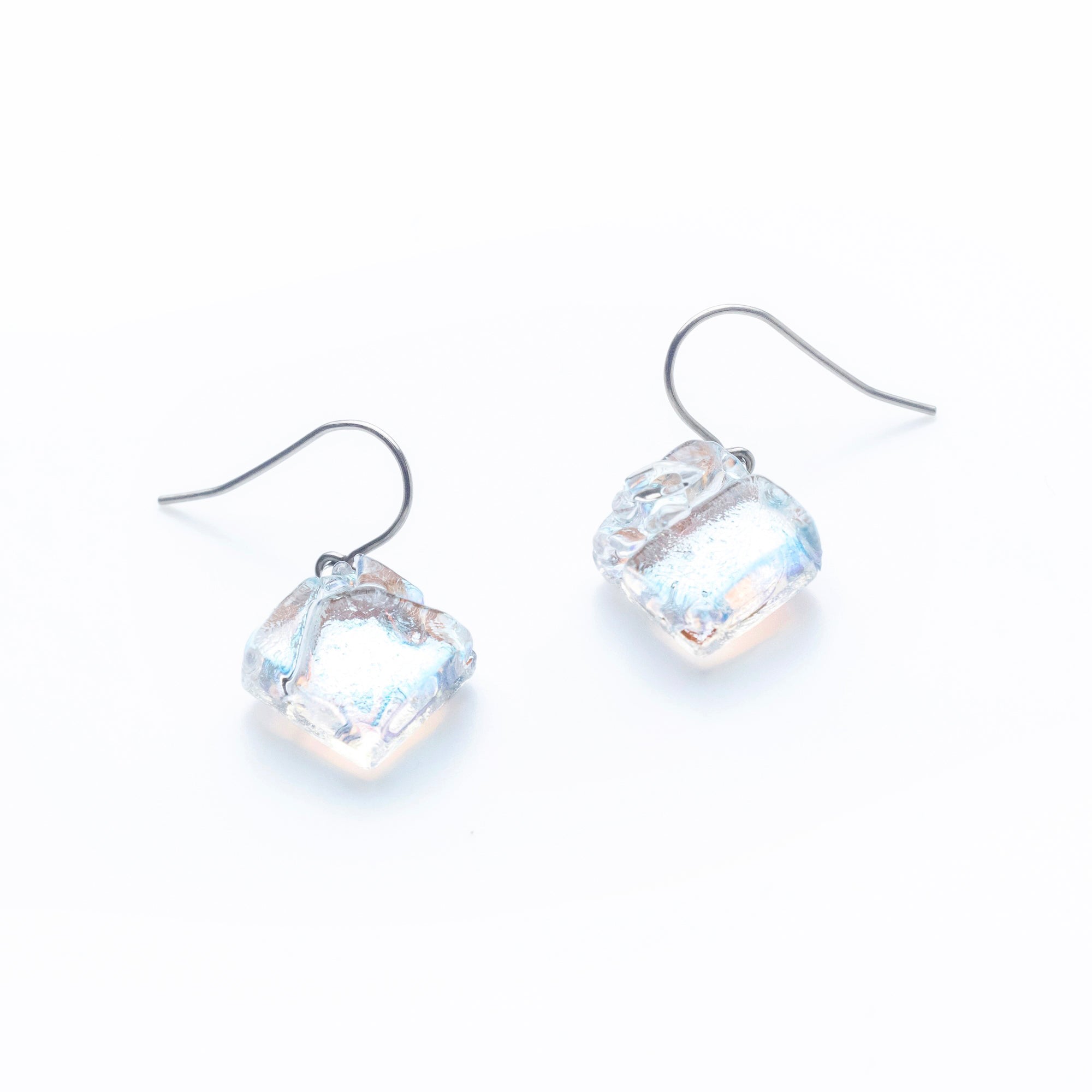 リフレクト ピアス (スイング・スタッズ) ホワイト