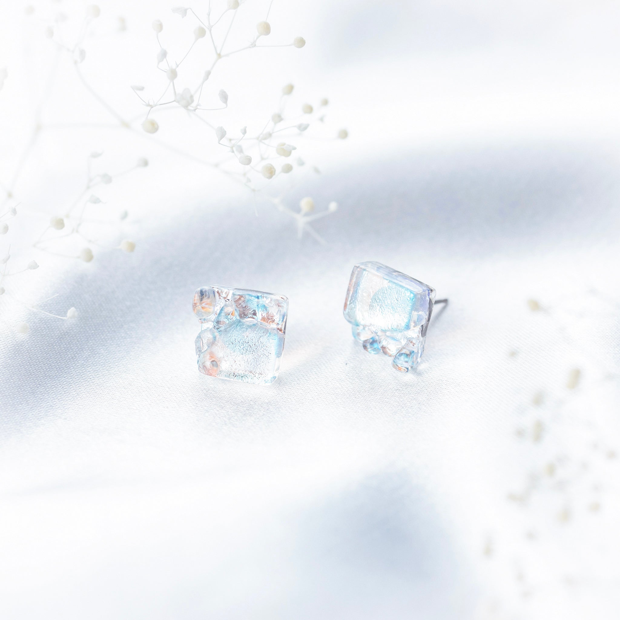 リフレクト ピアス (スイング・スタッズ) ホワイト