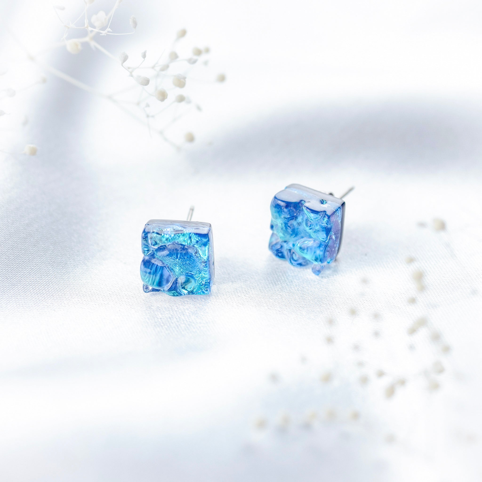 リフレクト ピアス (スイング・スタッズ) ライトブルー