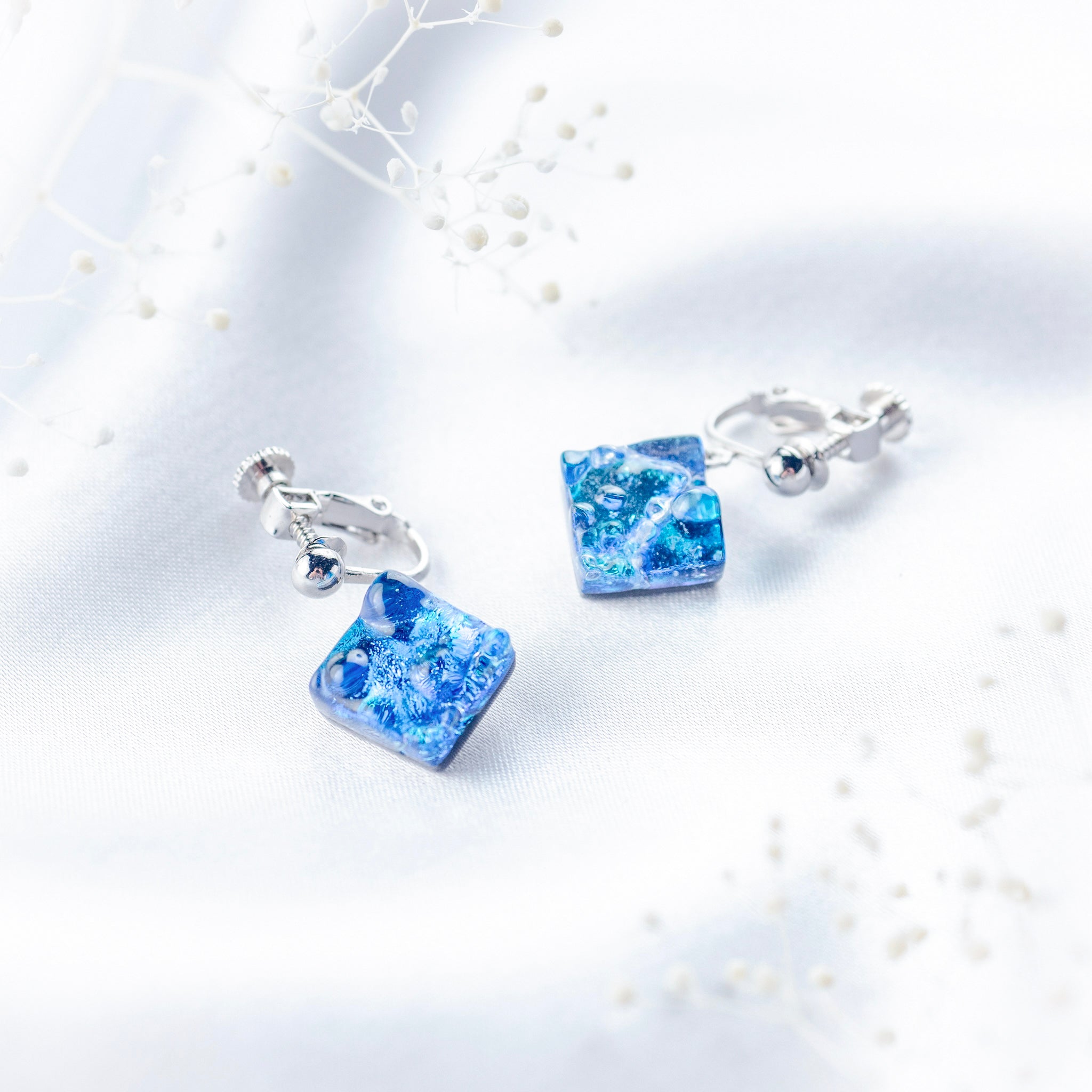 リフレクト イヤリング ライトブルー