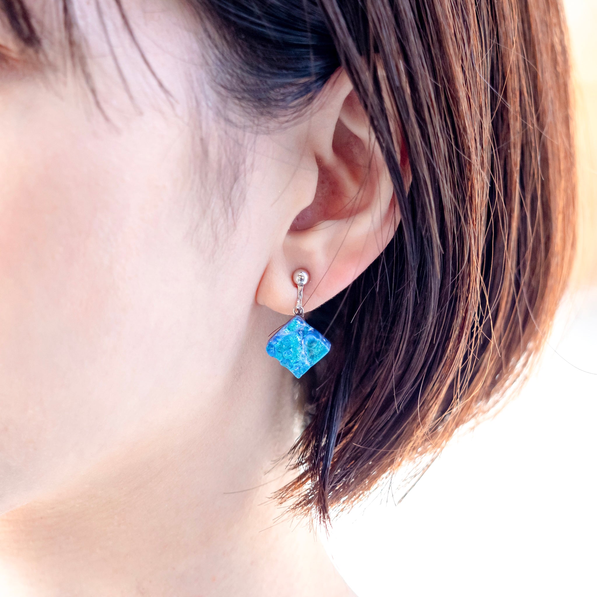 リフレクト イヤリング ライトブルー