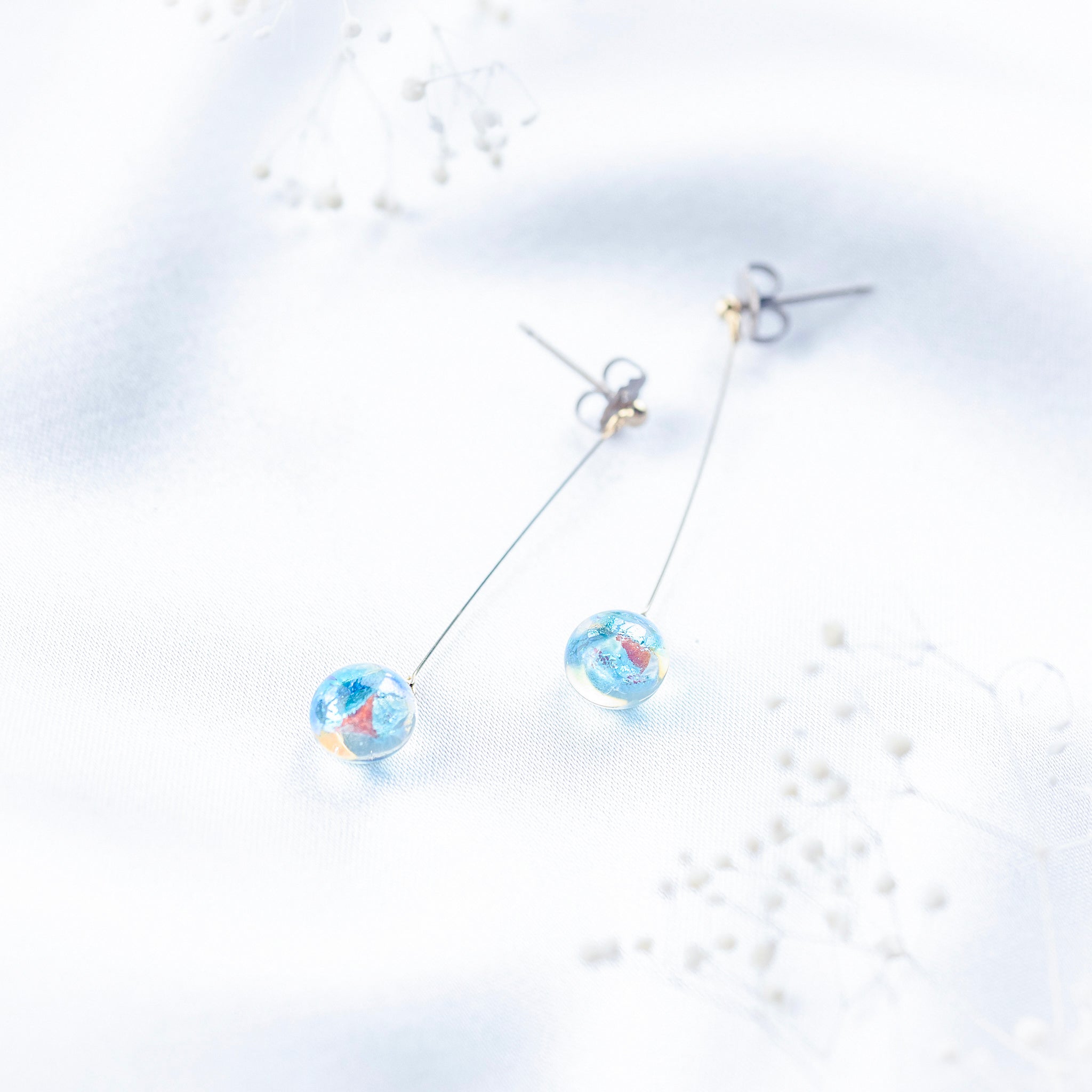 音のしずく ロングピアス ライトブルー